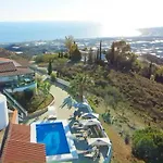 Luxury -jacuzzi, Heated Pool, Stunning Views * Carraspite