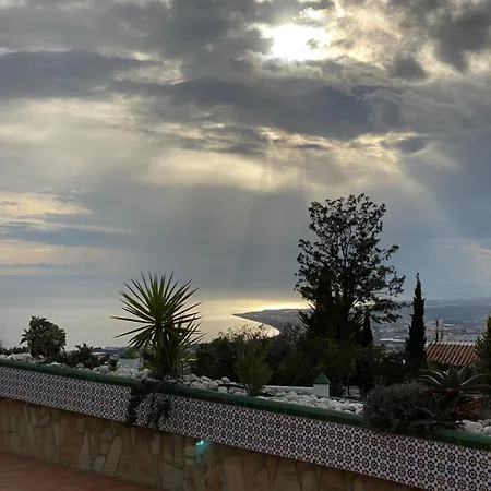 Villa Luxury -jacuzzi, Heated Pool, Stunning Views *