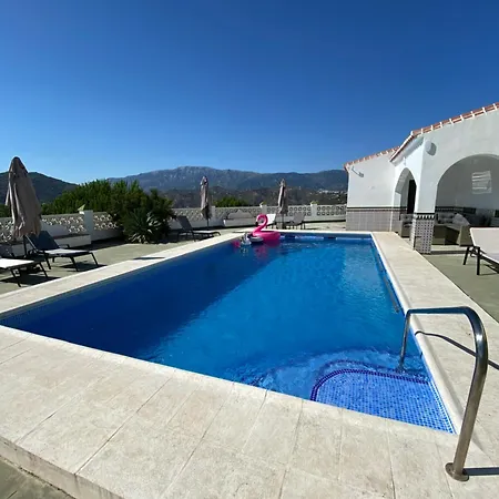 Villa Luxury -jacuzzi, Heated Pool, Stunning Views *